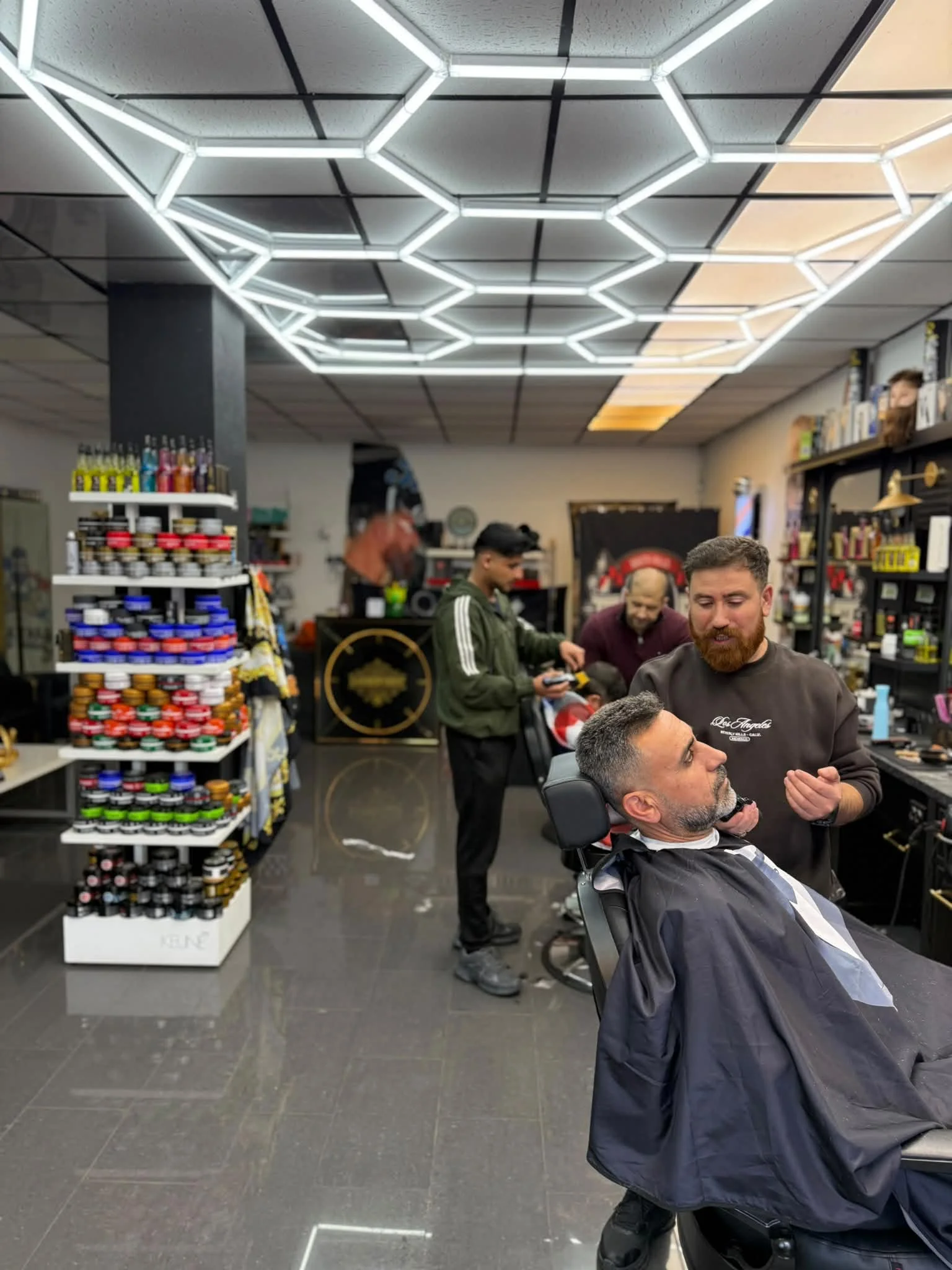 Persoonlijke aandacht voor haar en baard in de salon van Renas